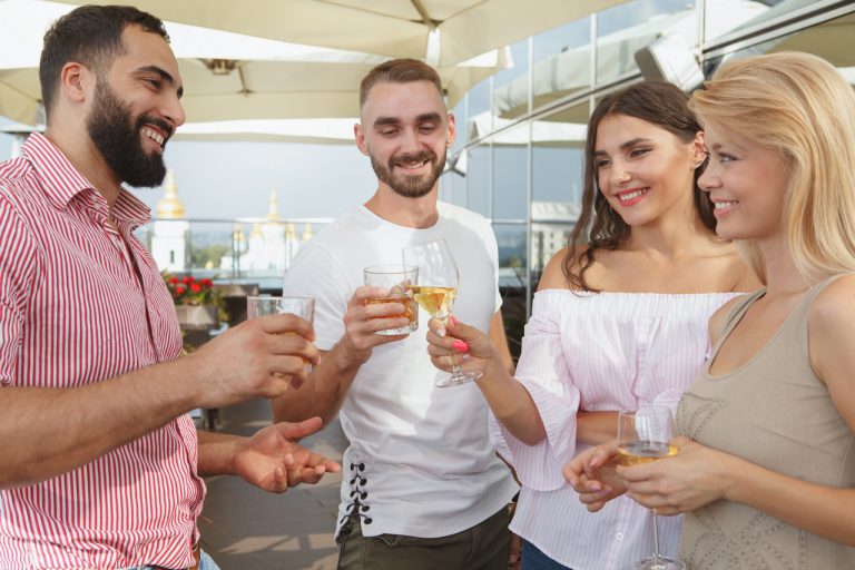 Jak poznać, że dziewczyna jest zainteresowana?