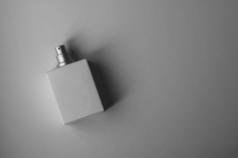 Perfumy lane męskie – na jakie nuty zapachowe warto postawić?